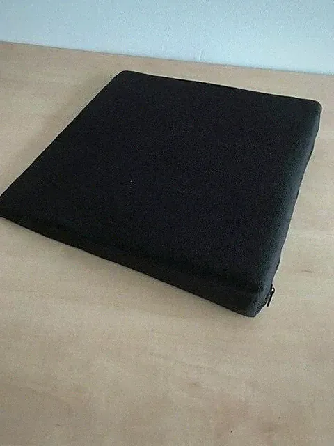 orthopädisches Keilkissen RG30 schwarz 40x40x8:1 cm