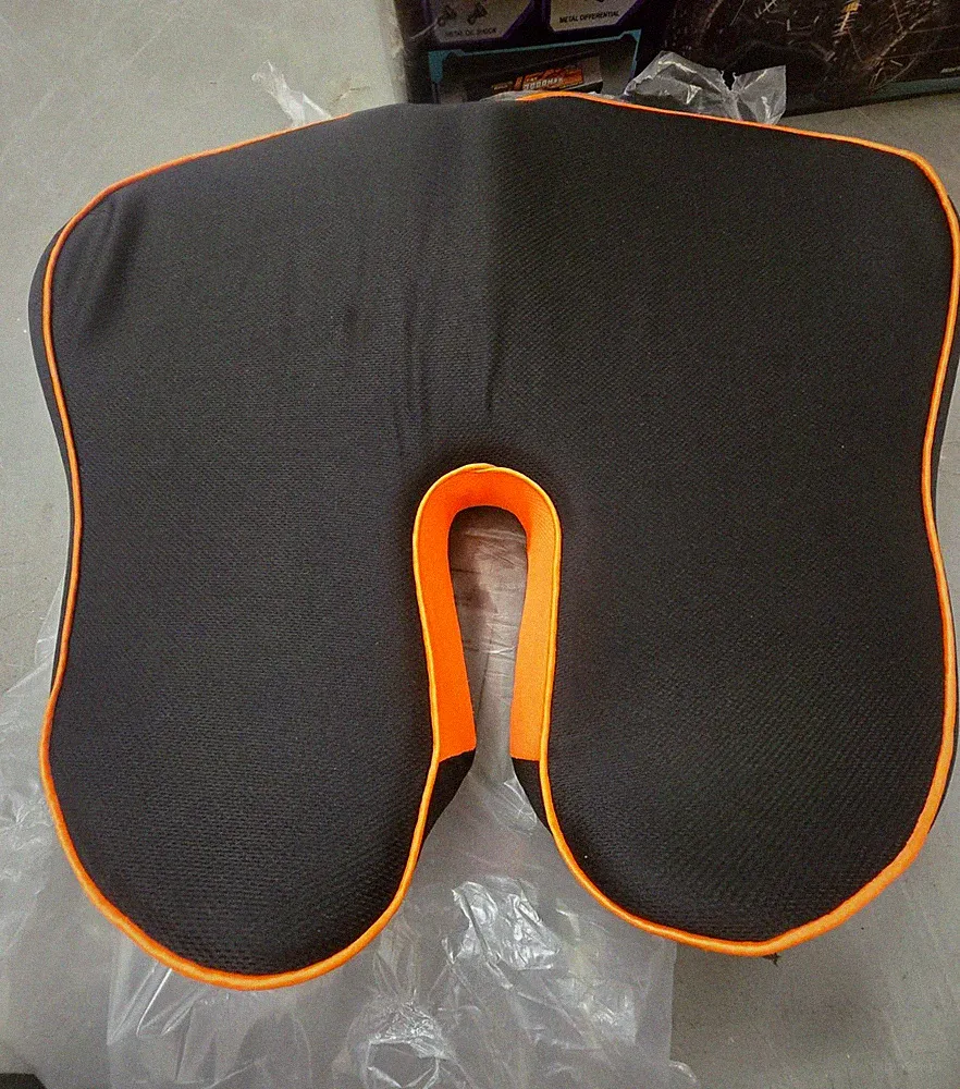 Orthopädisches Sitzkissen konturiert, U-Form, Aussparung, Schwarz/Orange